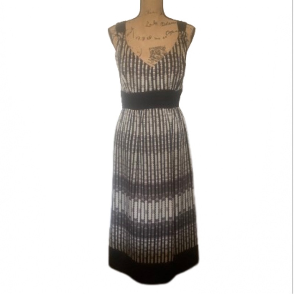 • K Fully Lined Dress Sleeveless Dress •
